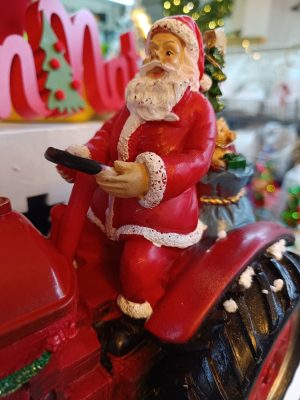 Babbo Natale guida trattore-4477